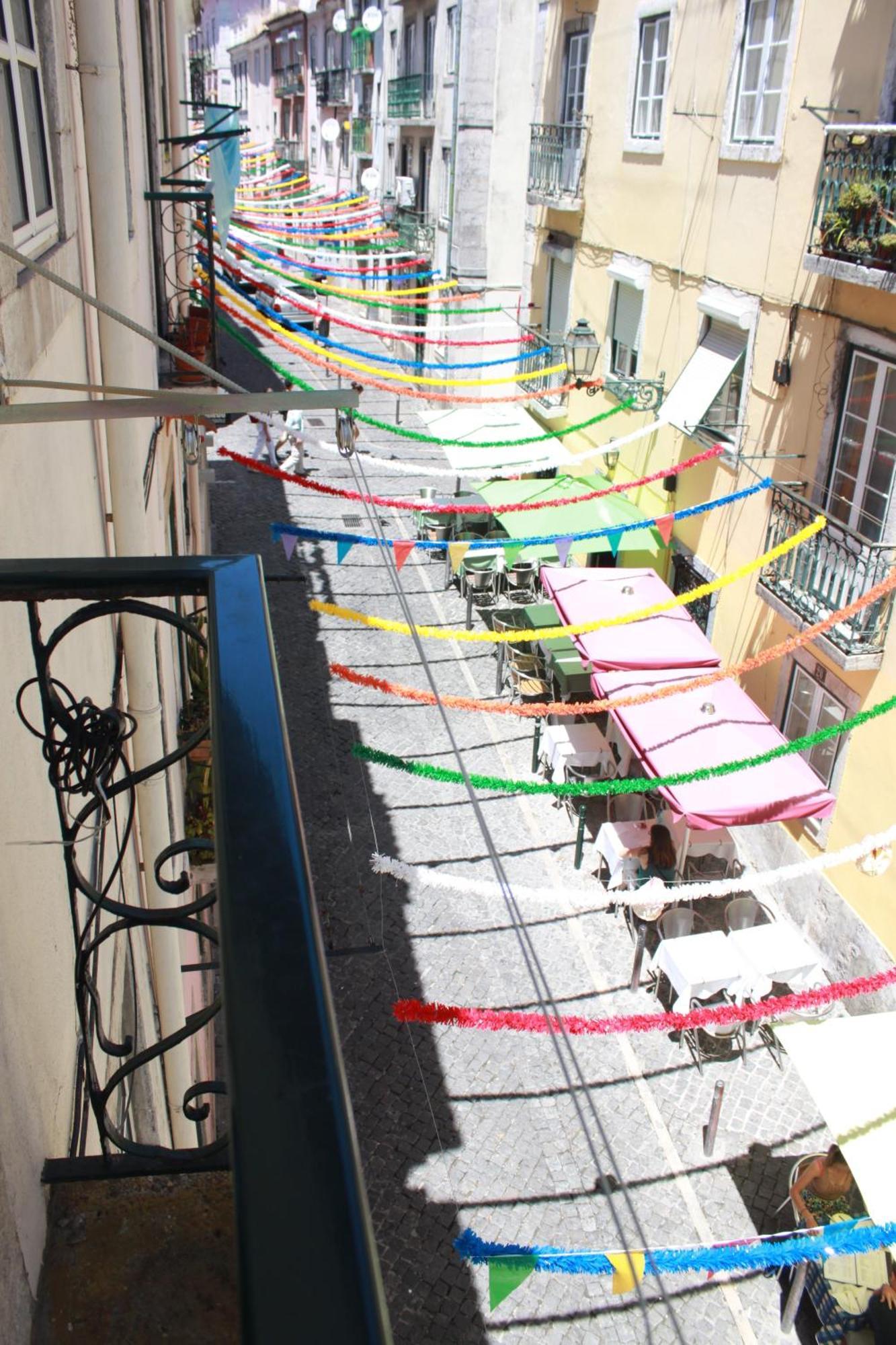 The Blue House - Lively Bairro Alto Apartment ลิสบอน ภายนอก รูปภาพ