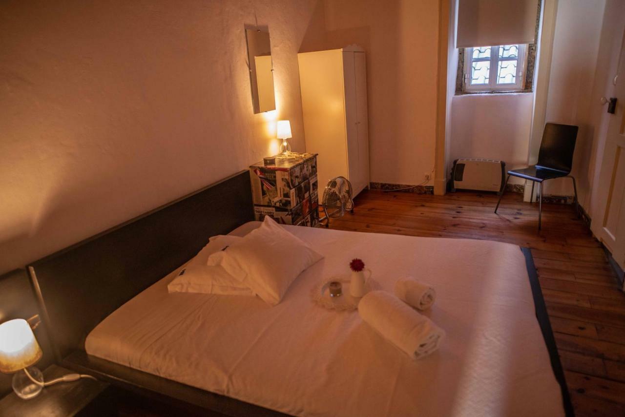 The Blue House - Lively Bairro Alto Apartment ลิสบอน ภายนอก รูปภาพ