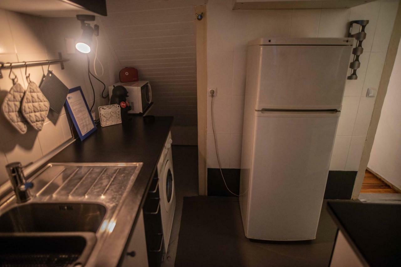 The Blue House - Lively Bairro Alto Apartment ลิสบอน ภายนอก รูปภาพ